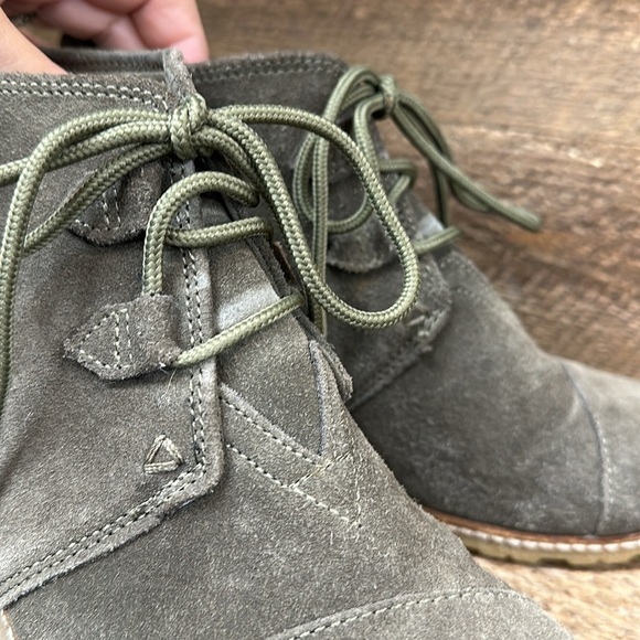 TOMS Desert Crepe wedge Ankle Boots Booties Tarmac Olive Suede Size 8.5 - Picture 7 of 7
